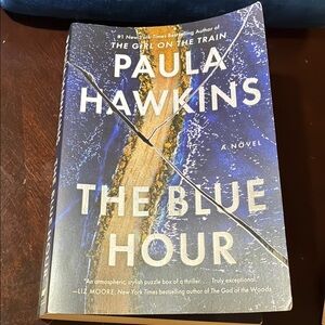 Paula Hawkins "The Blue Hour"  – Blue & Gold Cover